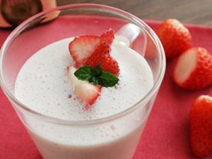 Manuka Honey & Strawberry Lassi