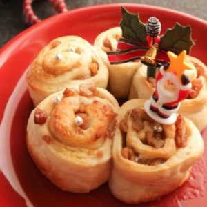 Manuka Honey Walnut Wreath Bread